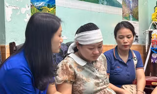 Nghẹn ngào khi thăm gia đình có người tử vong trong chuyến xe khách bị đất vùi lấp ở Cao Bằng