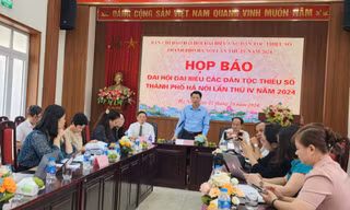 Cụ bà 78 tuổi là đại biểu cao tuổi nhất dự ĐH Đại biểu các dân tộc thiểu số TP. Hà Nội lần thứ IV