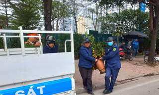 'Xẻ thịt' vỉa hè Hà Nội: Lập lại trật tự, xác minh các 'đối tượng quyền lực' 