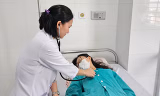 Nhiều học sinh tại Nha Trang nhập viện sau khi ăn cơm gà 