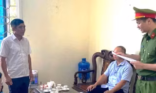Bắt một Bí thư xã và Chủ tịch HĐQT hợp tác xã ở Ninh Bình 