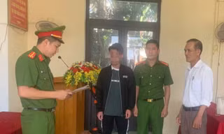 Nam sinh lớp 12 mang dao vào trường đâm bạn học 