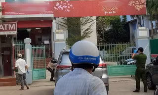 Truy bắt hai đối tượng dùng súng cướp ngân hàng ở Quảng Nam