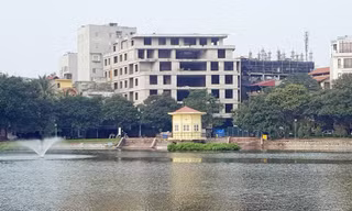 Hé lộ nguồn gốc khu đất 'kim cương' xây nhà cán bộ bỏ hoang ở Hà Nội