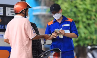Giá xăng tăng lần thứ 3 liên tiếp