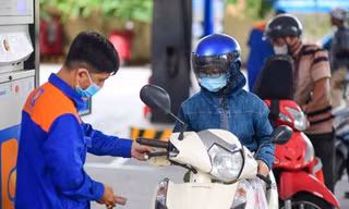 Giá xăng tiếp tục giảm vào ngày mai?