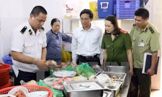 Xử phạt 173 cơ sở vi phạm vệ sinh an toàn thực phẩm dịp Tết