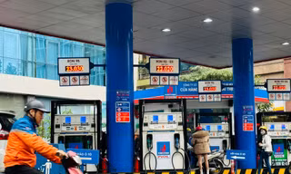 Giá xăng sẽ 'bay' mốc 24.000 đồng/lít vào ngày mai?