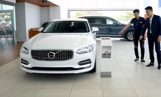 Thị trường ô tô cuối năm: Xe sang 'cật lực' đẩy hàng tồn kho