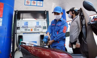 Giá xăng dầu giảm mạnh, có loại dưới 20.000 đồng/lít