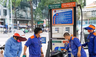 Ngày mai giá xăng dầu giảm?
