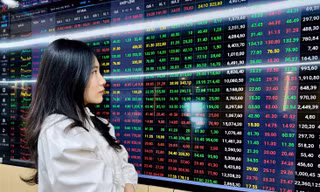 Dòng tiền vào chứng khoán thấp nhất 3 tháng 