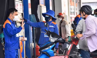 Dự thảo mới về xăng dầu: 'Một con gà ba ông cùng báo cáo lên, rất trùng lắp'