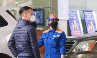 Giá xăng sẽ tăng thêm 800 đồng/lít vào ngày mai?