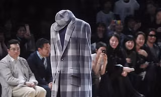Người mẫu 'không đầu' xuất hiện trên sàn catwalk