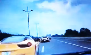 'Thiếu gia' đua siêu xe trên đường cao tốc