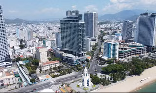 Cận cảnh những khu 'đất vàng' ven biển Nha Trang bị bỏ hoang cả thập kỷ 