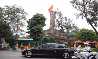 Đoàn xe ông Kim Jong Un lăn bánh rời thủ đô Hà Nội