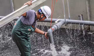 Bắt đầu xử lý bùn sông Tô Lịch thành khí CO2 bằng 'bảo bối' Nhật