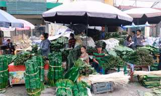 Tết sắp đến nơi, chợ lá dong lâu đời của Thủ đô vẫn đìu hiu