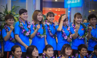 Tuyển nữ 'vinh quy bái tổ', HLV Mai Đức Chung tiết lộ bí quyết thắng Thái Lan