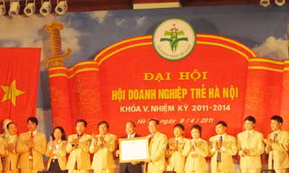 Ông Nguyễn Xuân Phúc trao bằng khen của Thủ tướng cho Hội