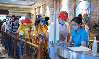 Lượng khách sụt giảm, du lịch chịu tác động tiêu cực do dịch bùng phát mạnh 