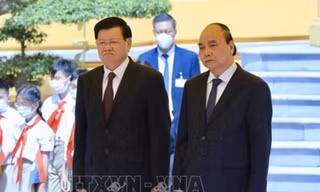 Chủ tịch nước Nguyễn Xuân Phúc chủ trì lễ đón Tổng Bí thư, Chủ tịch nước Lào
