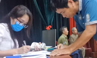Bưu điện Hưng Yên thừa nhận cách làm của cấp dưới là 'không công khai'