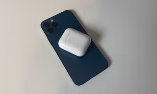 Thật bất ngờ: Các mẫu iPhone 12 có thể hỗ trợ sạc ngược không dây cho các phụ kiện Apple?