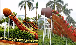 Biểu tượng hoa ngày Tết tại Quảng Nam bị dân mạng chê là “nhạy cảm” đã được chỉnh sửa