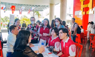 Nhiều bệnh viện 'đặt chỗ' tuyển dụng sinh viên khối sức khỏe trước khi tốt nghiệp