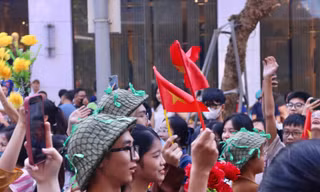 Biển người nô nức đổ về phố cổ tham gia Ngày hội Văn hóa vì Hòa bình 