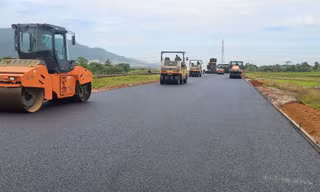 Thảm những mét bê tông nhựa đầu tiên trên cao tốc Biên Hòa - Vũng Tàu