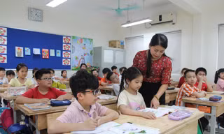 Đề xuất tăng 1 bậc lương cho giáo viên xếp lương lần đầu: Thầy cô nói gì?