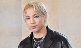 Taeyang (Big Bang) bị fan BTS tấn công