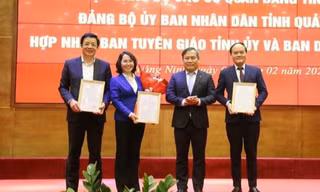 Bản tin 8H: Công bố quyết định thành lập và hợp nhất các Đảng bộ, cơ quan trực thuộc Tỉnh ủy Quảng Ninh