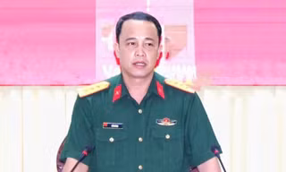 Bản tin 8H: Trao quyết định của Bộ Quốc phòng về công tác cán bộ