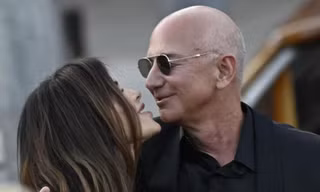Tại sao đám cưới tỷ phú Jeff Bezos lại liên quan đến kết thúc bi thảm của ‘Squid Game’?