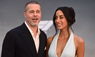 Brad Pitt bên bạn gái kém 29 tuổi