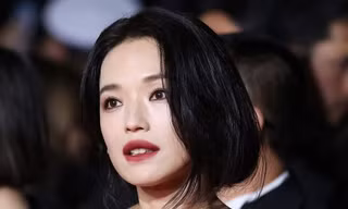 Thư Kỳ đẹp không góc chết, thách thức cả ống kính hung thần ở Cannes