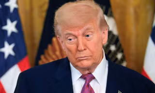 Sinh nhật bất ổn của ông Trump