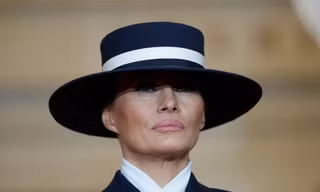 Bức ảnh của bà Melania Trump khiến nữ tỷ phú điêu đứng