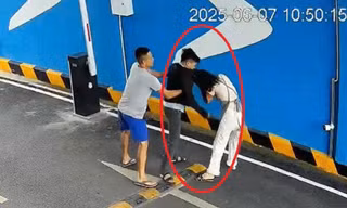 Bản tin 8H: Chồng cũ tìm tới tận chỗ làm, đánh túi bụi người phụ nữ