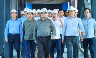 Bản tin 8H: Thủ tướng chủ trì lễ khởi công, khánh thành 80 công trình, dự án lớn kỷ niệm 50 năm Giải phóng miền Nam