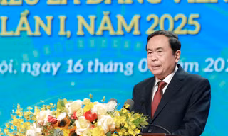 Chủ tịch Quốc hội: 'Kỷ nguyên vươn mình cần công nhân vừa hồng, vừa chuyên'