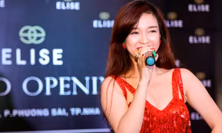 Đinh Hương tái xuất rạng rỡ, tự nhận đã bớt... "điên"