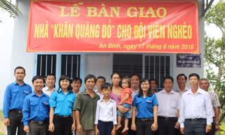 Tặng nhà cho học sinh lớp 5