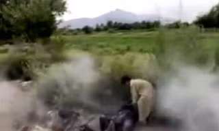 Trẻ em Pakistan 'tập' đánh bom cảm tử
