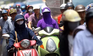 Nắng 'nung người' trên 40 độ C bao trùm Hà Nội
